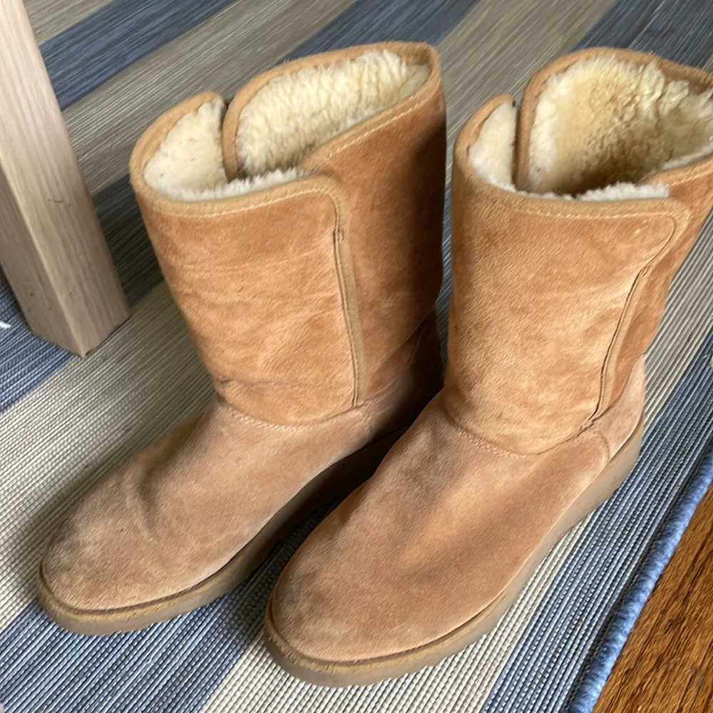 UGG Winter Boots Brown Suede - Picture 2 of 6